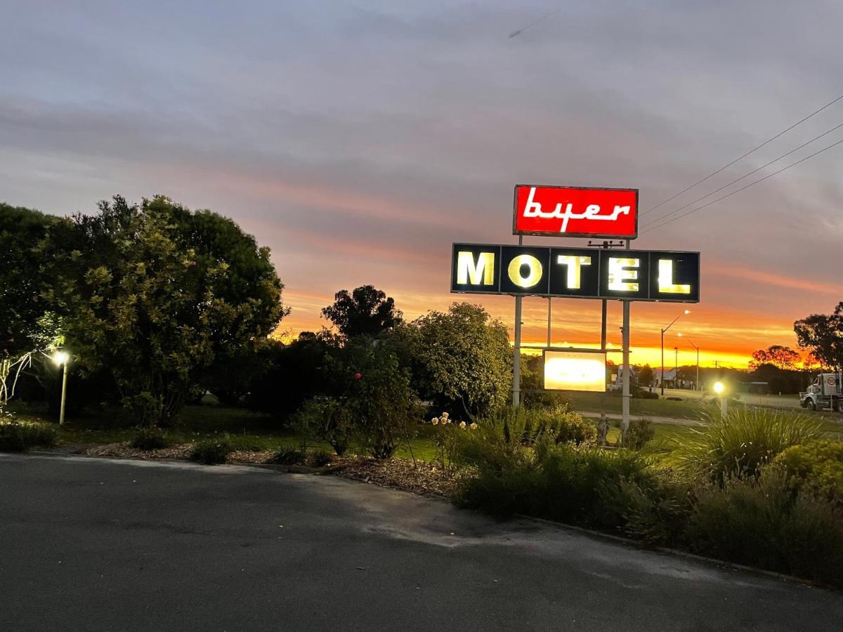 הולברוק Byer Fountain Motor Inn מראה חיצוני תמונה