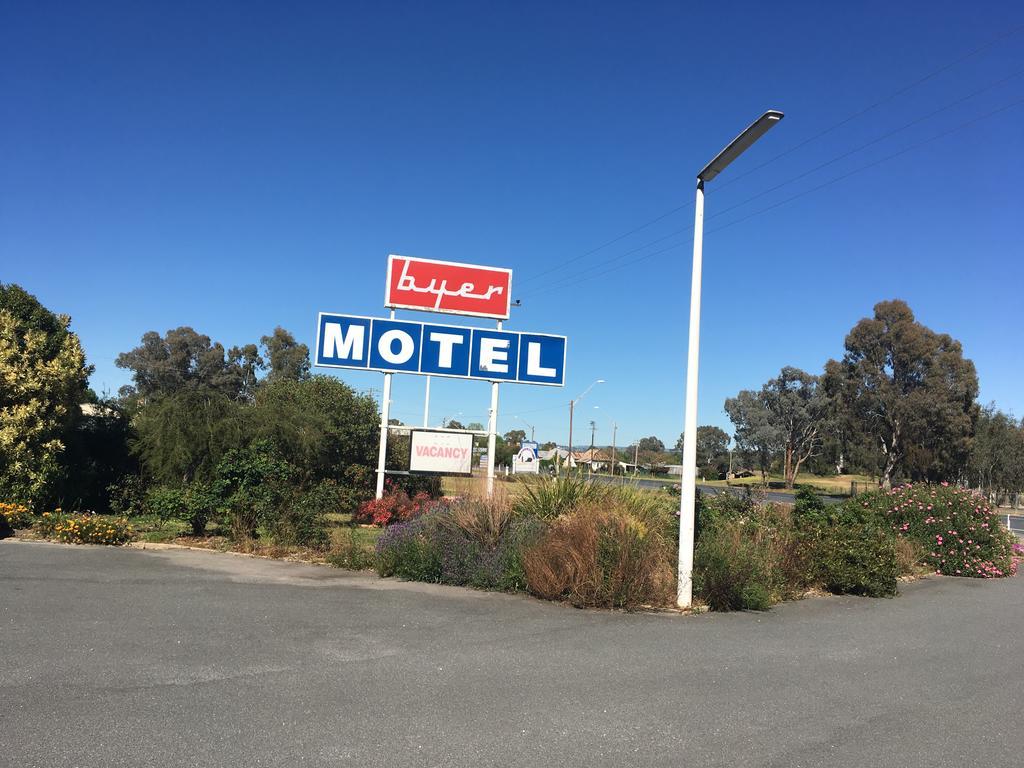 הולברוק Byer Fountain Motor Inn מראה חיצוני תמונה