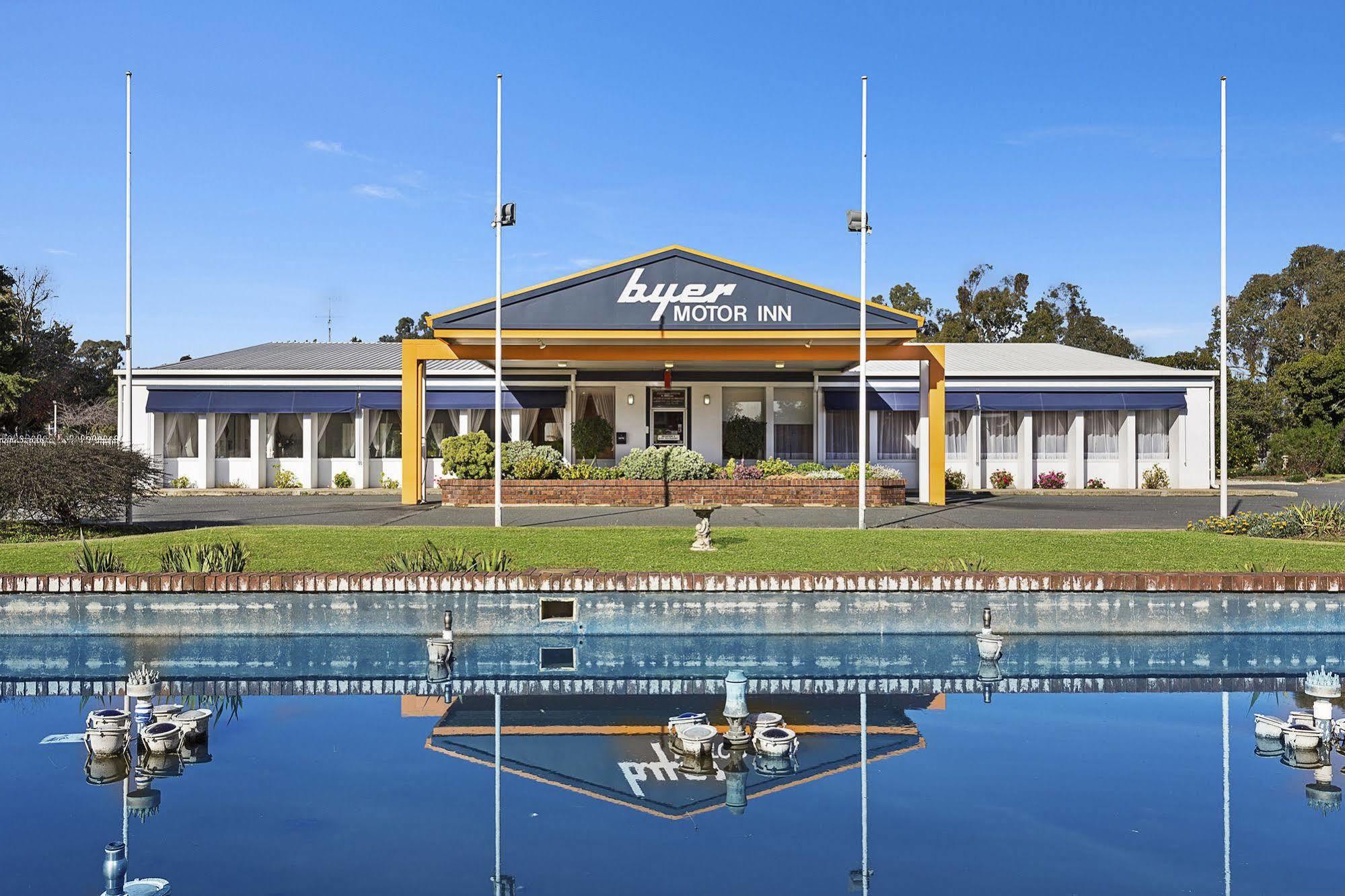 הולברוק Byer Fountain Motor Inn מראה חיצוני תמונה