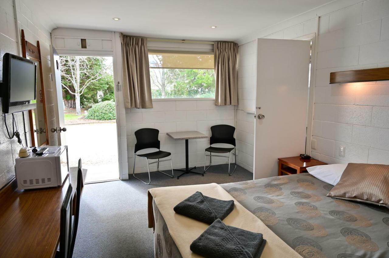 הולברוק Byer Fountain Motor Inn מראה חיצוני תמונה